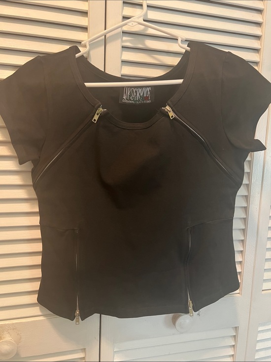 Libservice Los Angeles USA Vintage Tops - #3229**”17x20” Vintage Black Short Sleeve Zip-Accent Crop Top